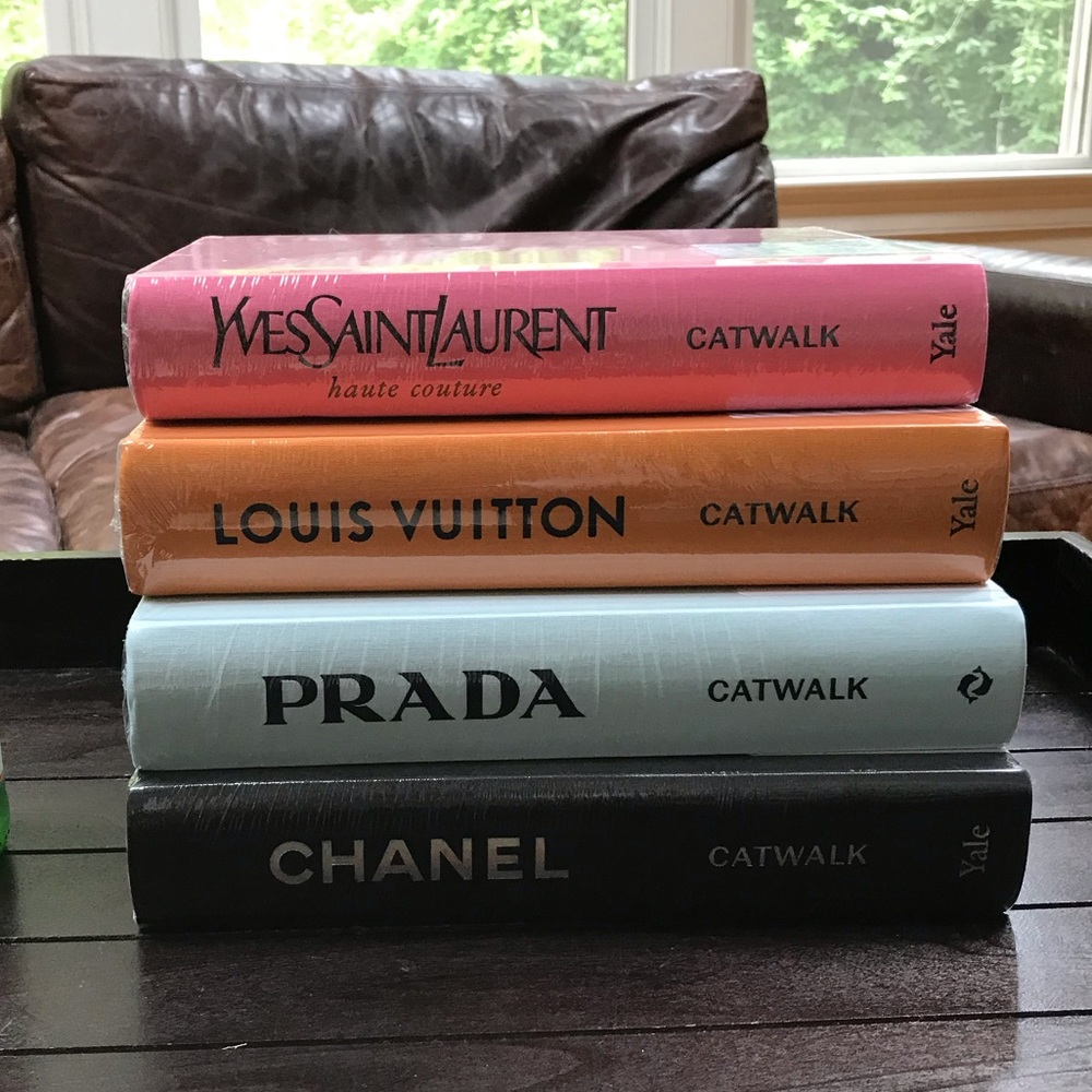 "CATWALK" Books: CHANEL*YSL*Louis Vuitton *DIOR~ - Picture 2 of 9